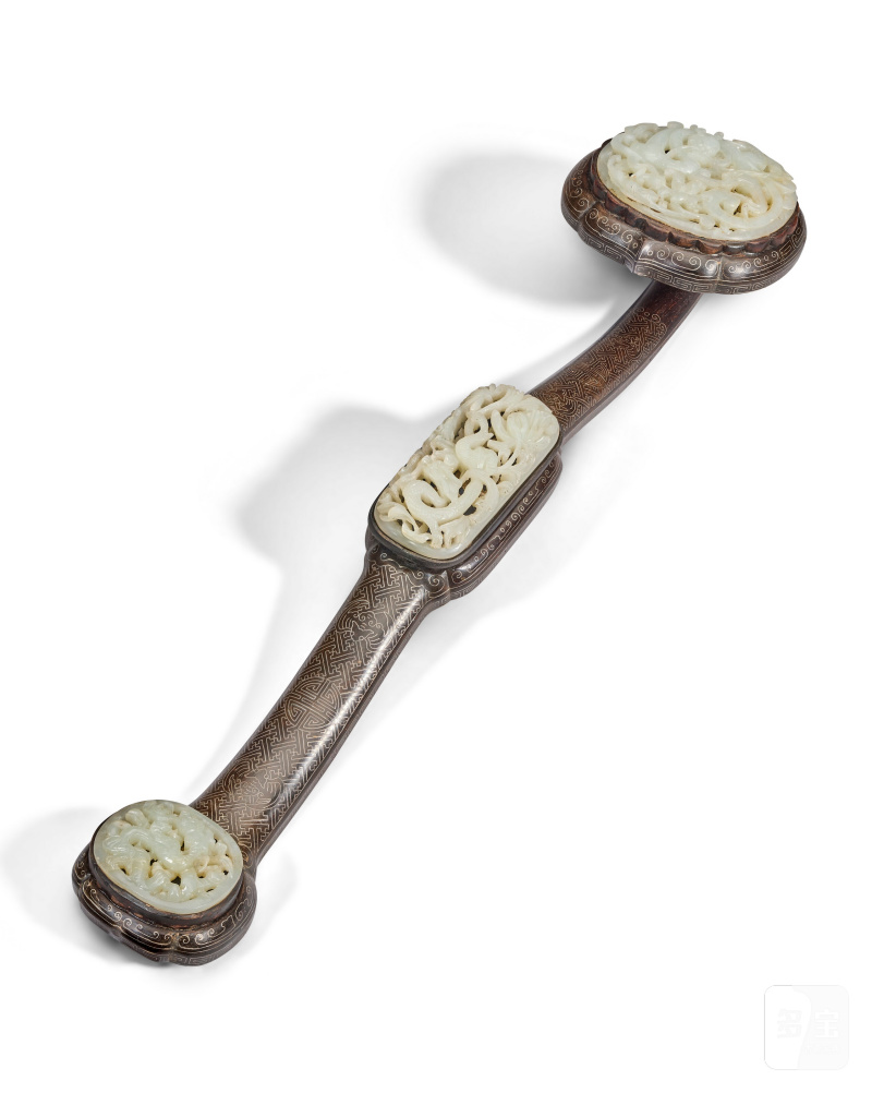 SCEPTRE IMPÉRIAL EN ZITAN INCRUSTÉ DE PLAQUES EN JADE CÉLADON PÂLE  CHINE, DYNASTIE QING, ÉPOQUE QIANLONG (1736-1795) - 图1
